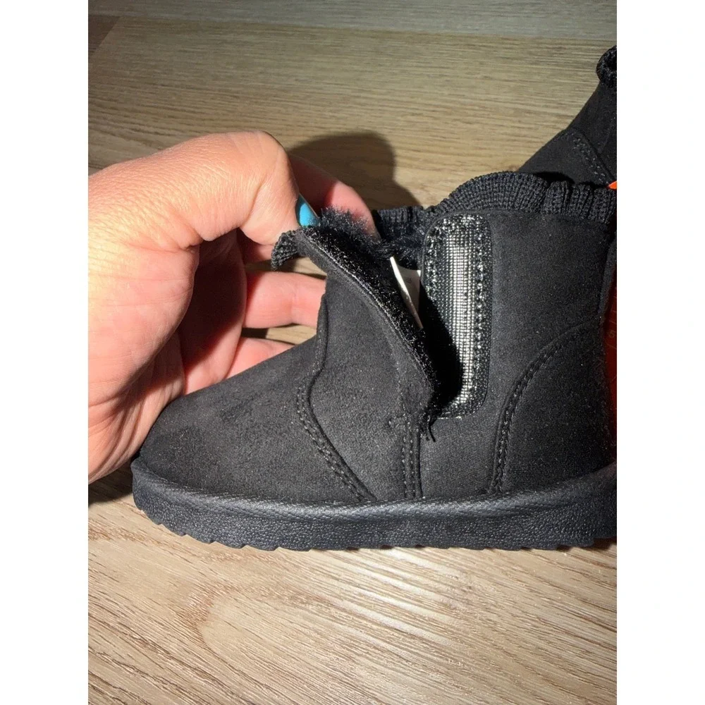 Baby girl faux fur boots size 4
